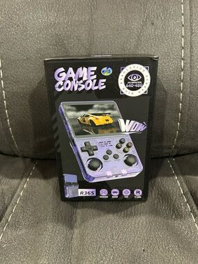 R36S game console with around 2,000 built in games! Rarely used!